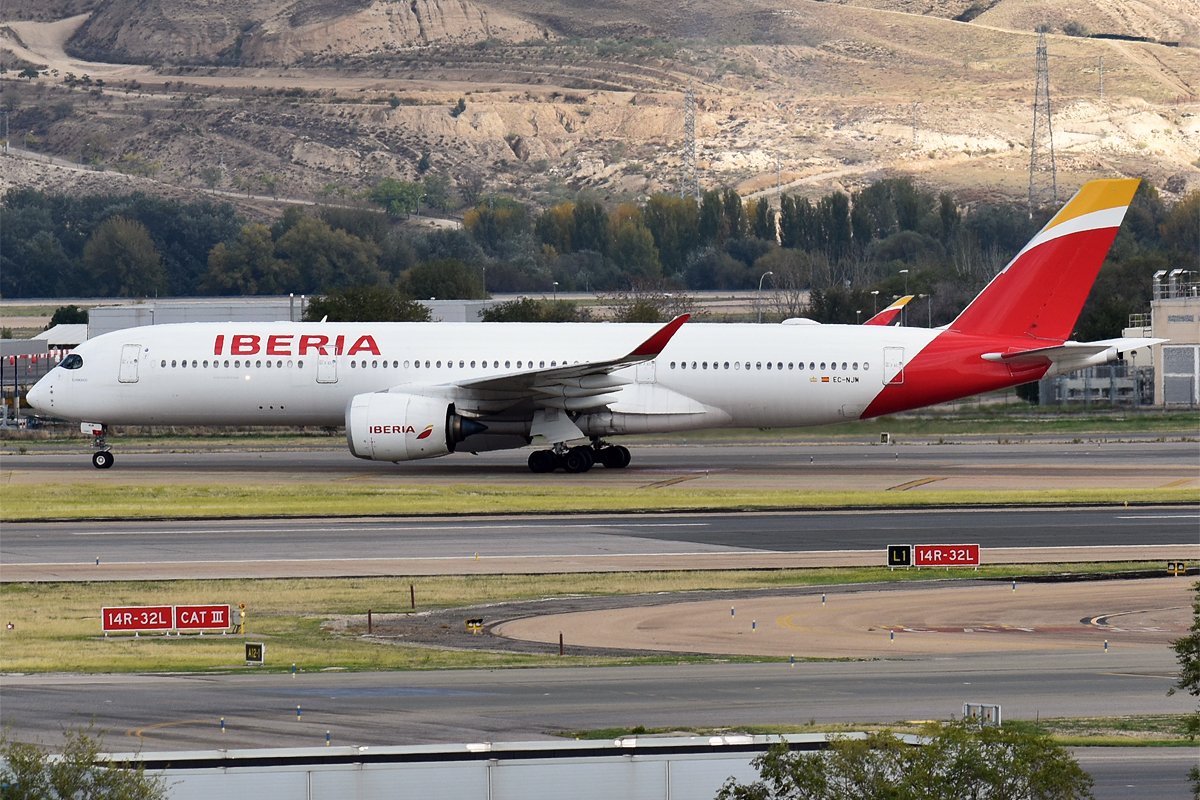 Iberia Airbus A350 en el Aeropuerto de Madrid-Barajas